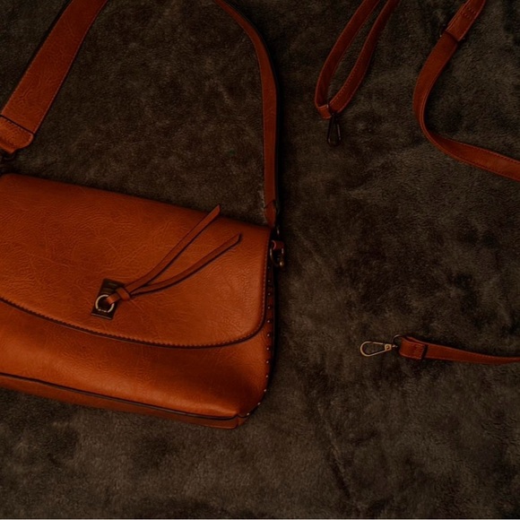 Elegant Brown Leather Shoulder Bag - Picture 1 of 5